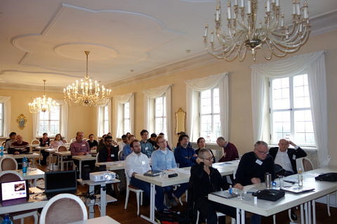 Audience at the workshop in the "Barocksaal" of Schloss Atzelsberg (Image: E. Birang)